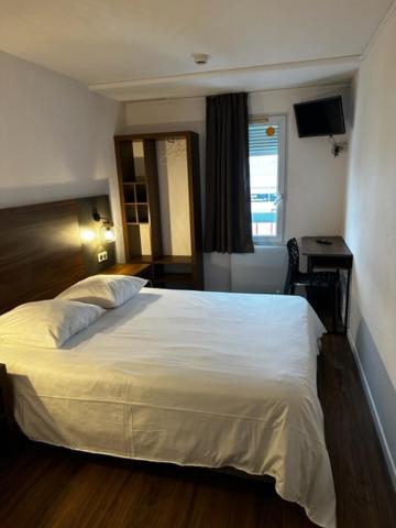 Akena Hotel